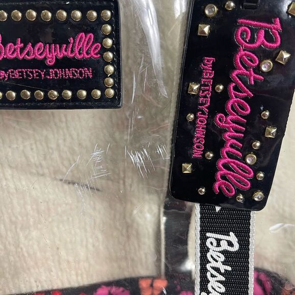 Betsey Johnson Transparent clear plastic XLTote with Black trim Accents - Picture 7 of 13